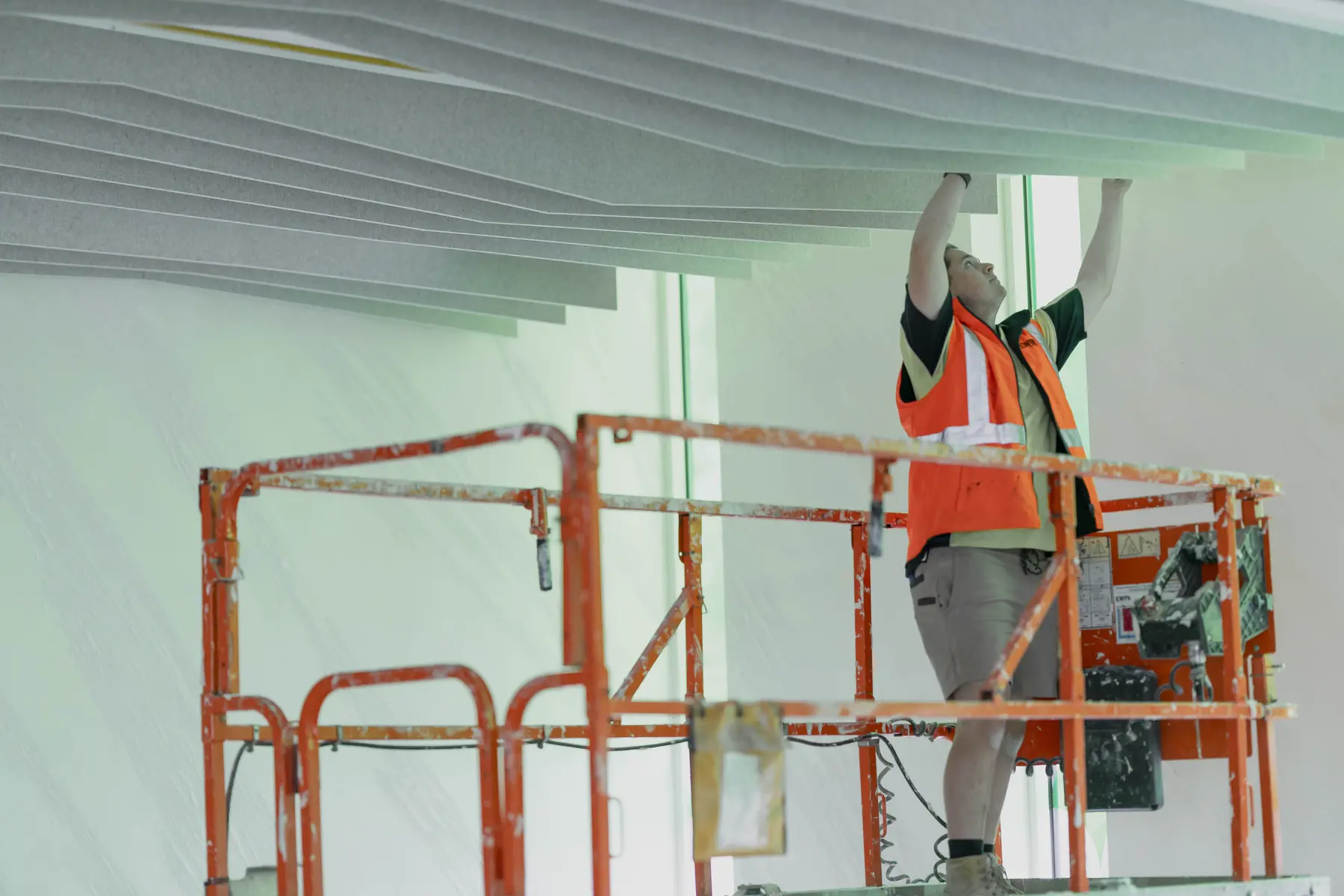 Industrial high-bay lighting installation